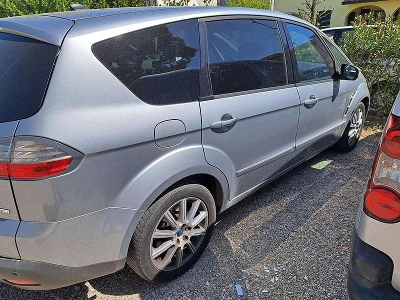 Usata Ford S-MAX Titanium 140 CV (102 kW) 2010 Grigio Monovolume