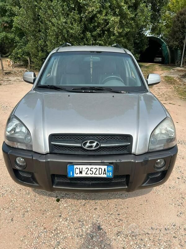 Grigio Usata 2005 Hyundai Tucson SUV | 3500 € (Buon prezzo) - Immagine 1/4