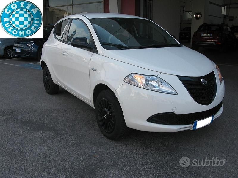 Usata Lancia Ypsilon Silver 85 CV (62 kW) 2014 Bianco Utilitaria