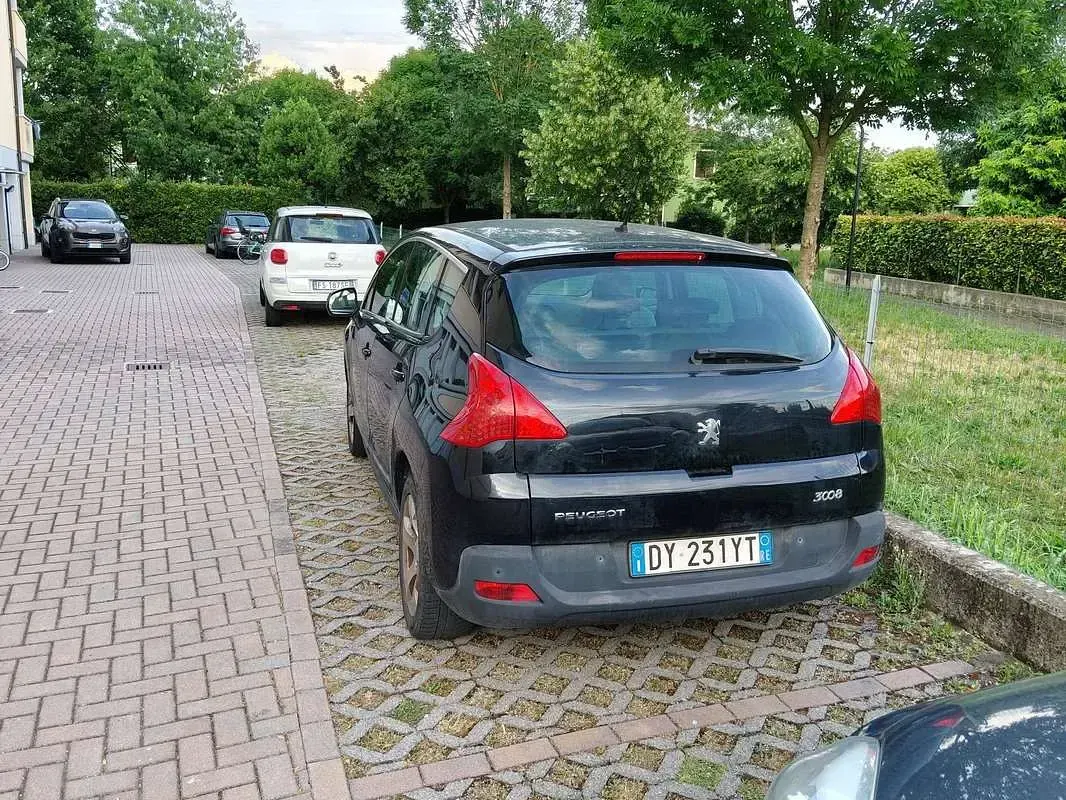 Usata Peugeot 3008 Premium 120 CV (88 kW) 2010 Nero Station wagon