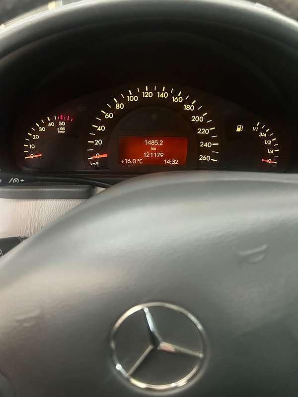 Usata Mercedes C220 Classic 143 CV (105 kW) 2002 Argento Berlina