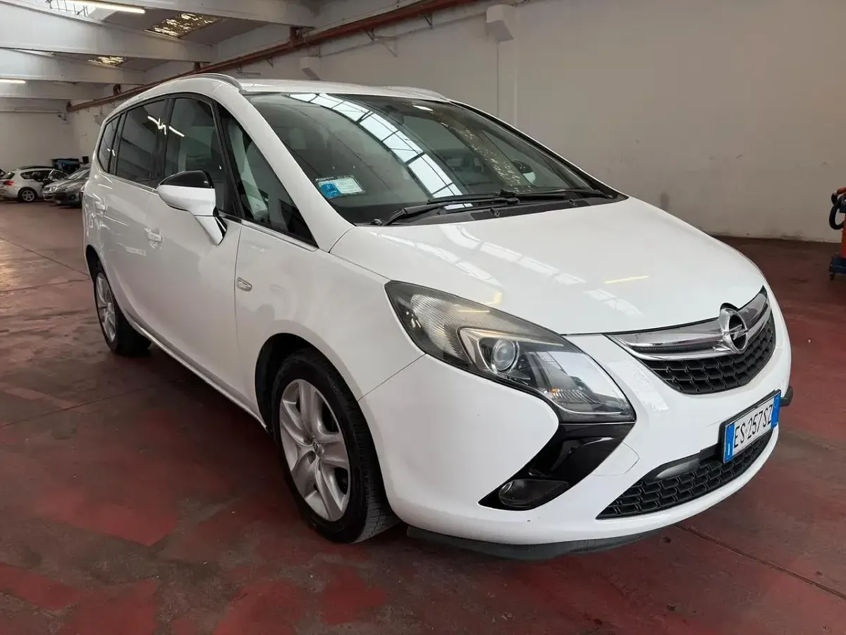 Usata Opel Zafira Tourer Cosmo 149 CV (109 kW) 2013 Bianco Monovolume