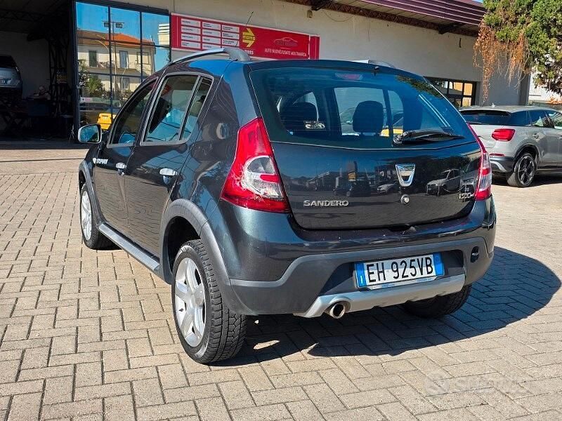 Usata Dacia Sandero Stepway 88 CV (64 kW) 2011 Nero Berlina