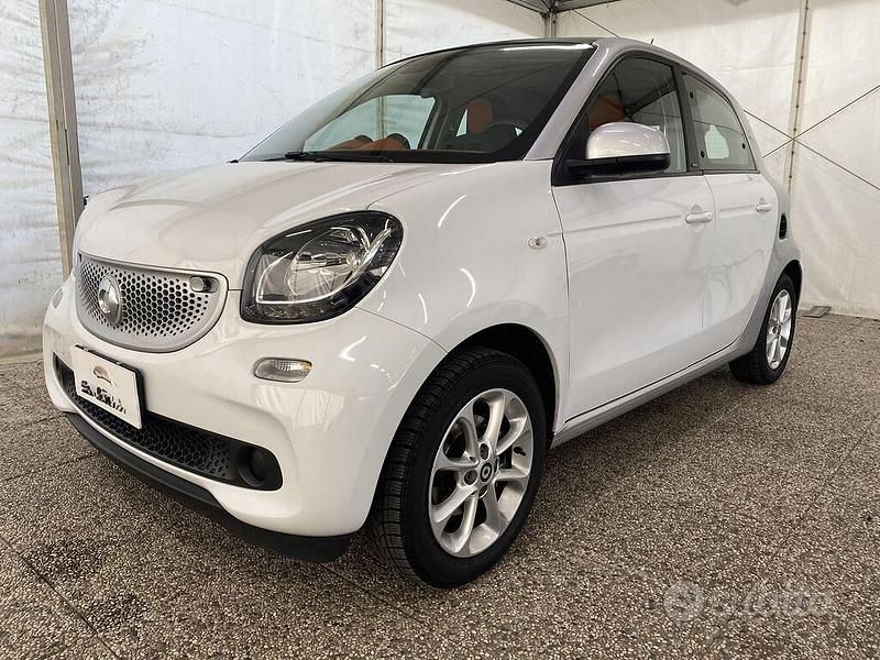 Usata Smart ForFour Passion 71 CV (52 kW) 2015 Bianco Utilitaria