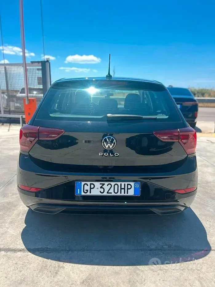 Usata VW Polo Life 95 CV (69 kW) 2023 Nero Utilitaria