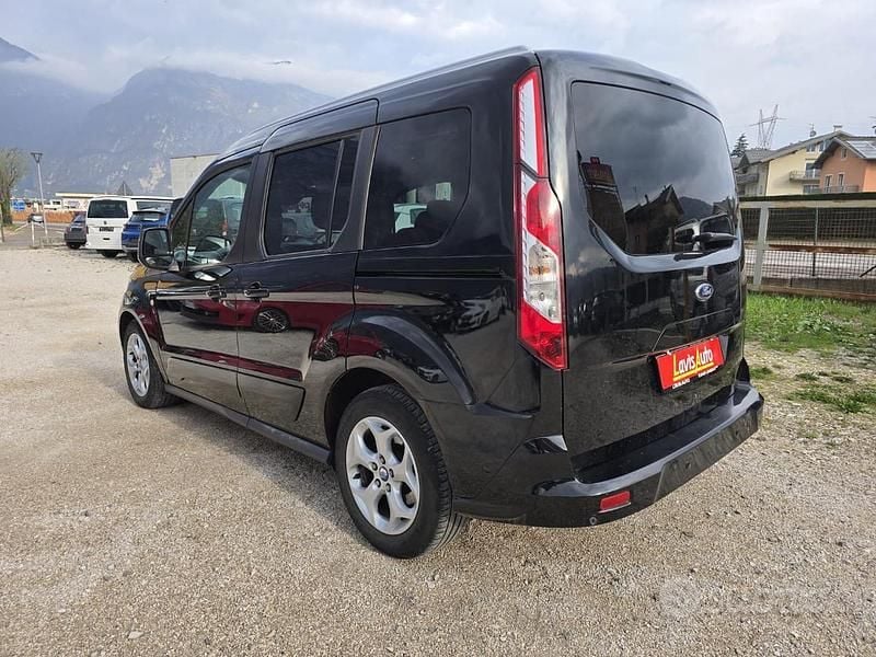 Usata Ford Tourneo Connect Titanium 120 CV (88 kW) 2016 Nero Monovolume