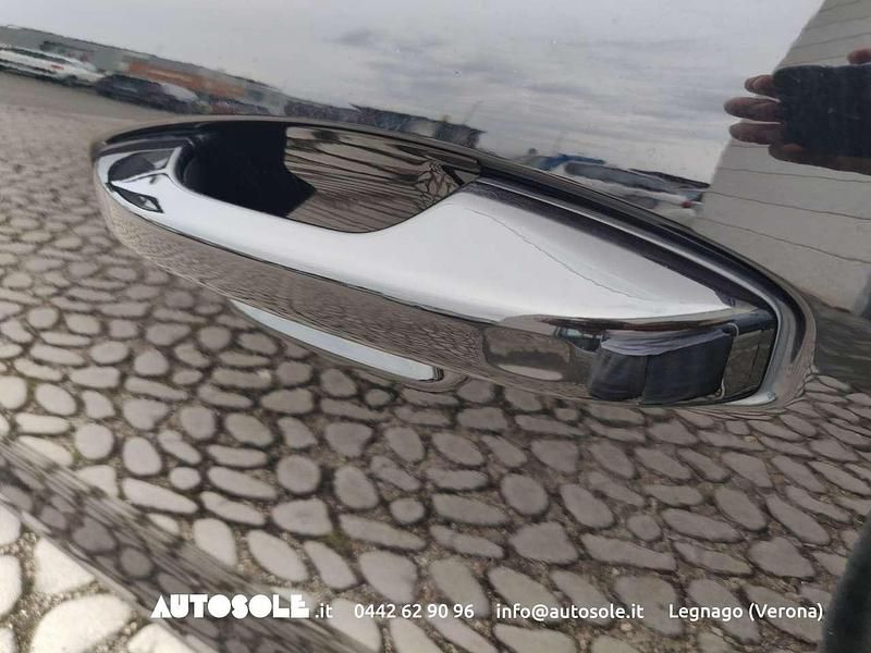Usata Volvo XC40 Momentum 129 CV (94 kW) 2021 Nero SUV