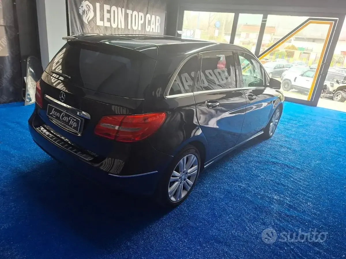 Usata Mercedes B180 109 CV (80 kW) 2015 Nero Monovolume