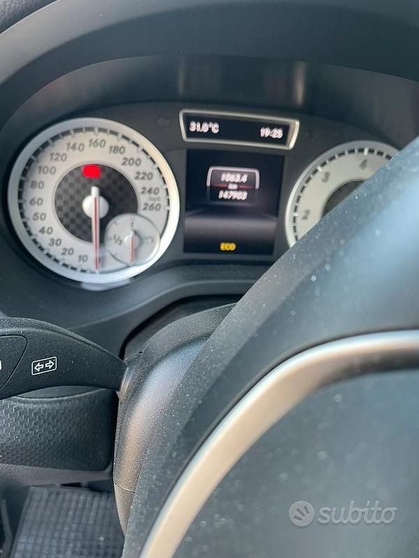 Bianco Usata 2014 Mercedes A180 Due volumi | 11.800 € (Buon prezzo) - Immagine 1/4