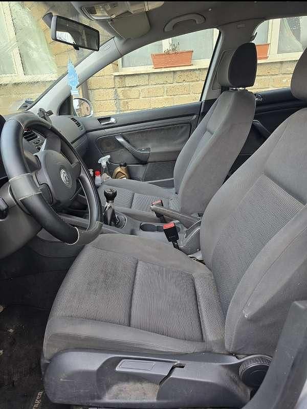 Usado VW Golf IV Trendline 105 CV (77 kW) 2005 Plateado Berlina