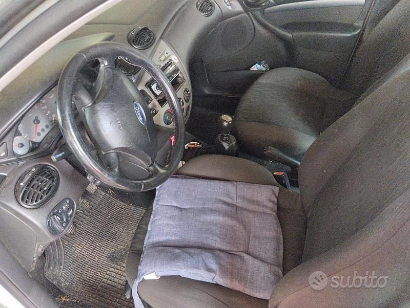 Usata Ford Focus 100 CV (73 kW) 2002 Grigio Berlina