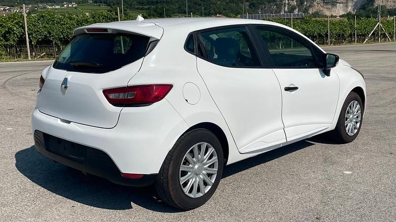 Second-hand Renault Clio IV 73 CP (53 kW) 2016 Alb Berlinǎ