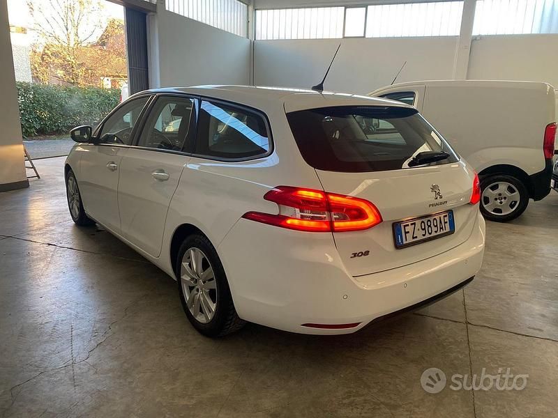 Usata Peugeot 308 SW 100 CV (73 kW) 2020 Bianco Station wagon