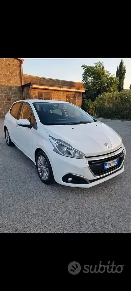 Usata Peugeot 208 75 CV (55 kW) 2018 Bianco Utilitaria