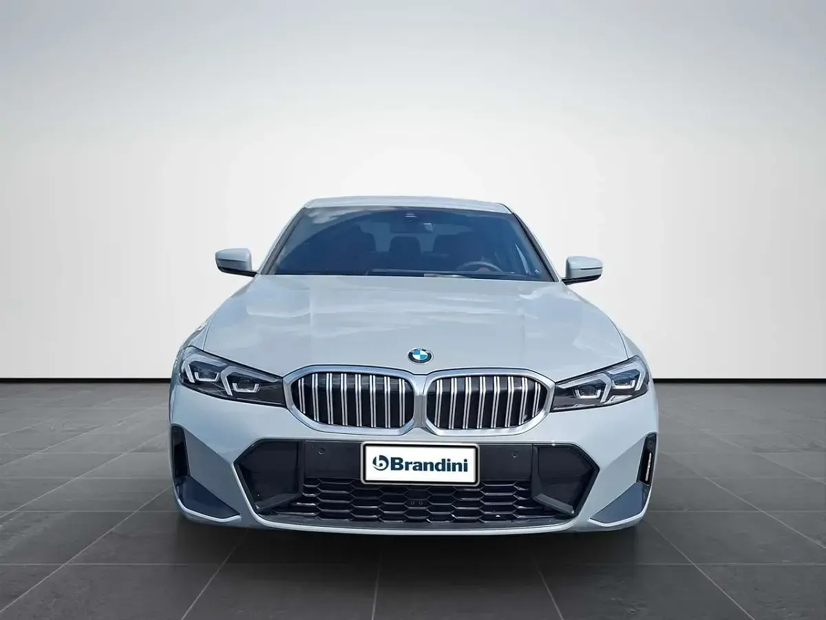 Nuova BMW 320 190 CV (139 kW) 2026 Brooklyn grey metallic Berlina