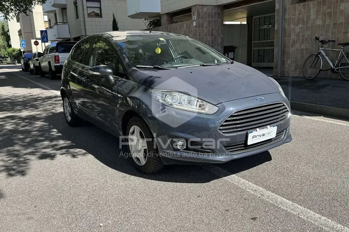 Usata Ford Fiesta Titanium 101 CV (74 kW) 2013 Grigio Utilitaria