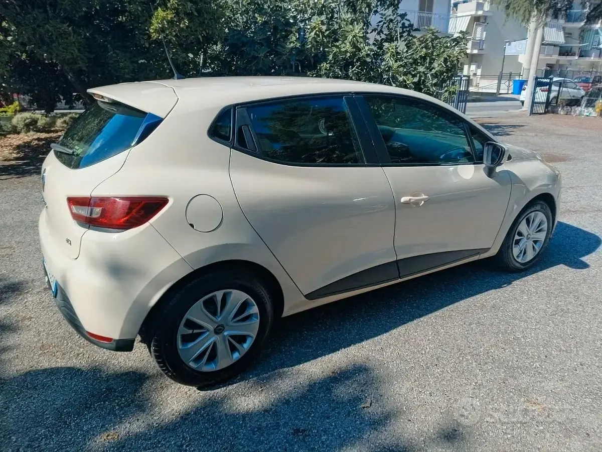 Usata Renault Clio 75 CV (55 kW) 2015 Bianco Utilitaria