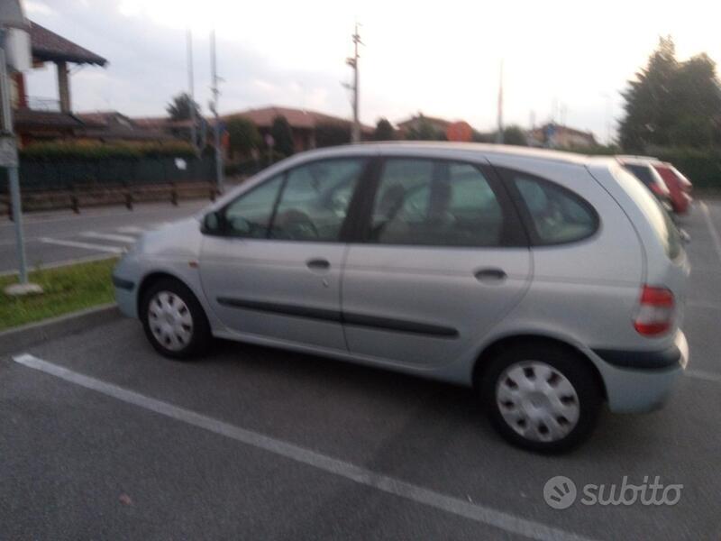 Usato 2002 Renault Scénic 1.9 Diesel (700 €)