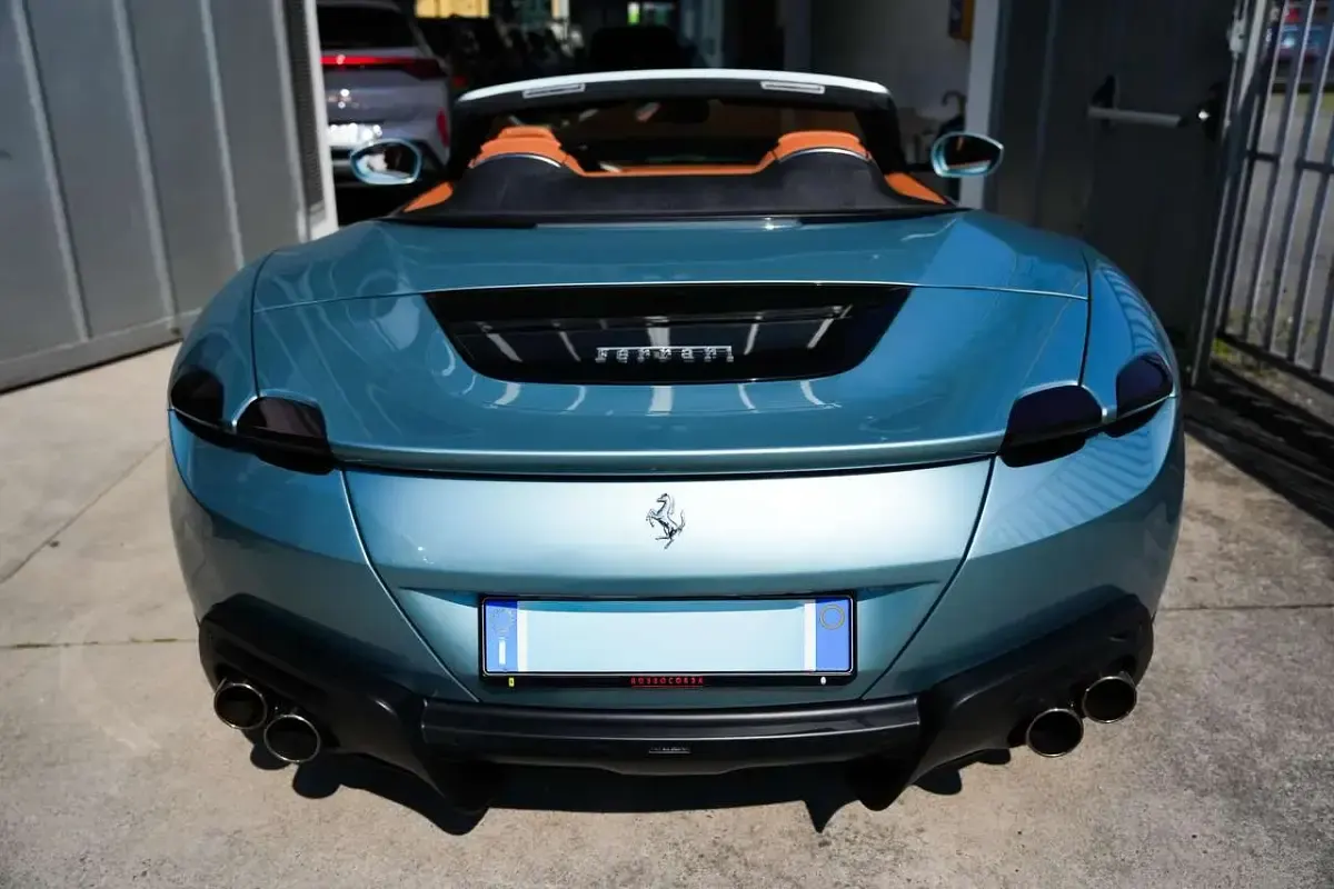Usata Ferrari Roma 620 CV (456 kW) 2024 Azzurro trevi Cabrio