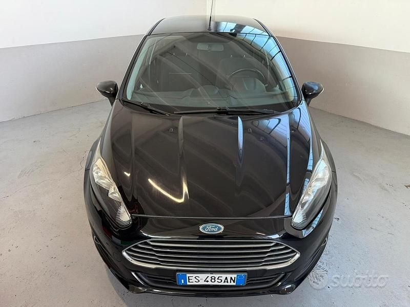 Usata Ford Fiesta 75 CV (55 kW) 2013 Nero Utilitaria