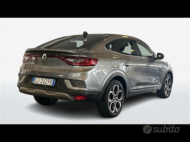 Usata Renault Arkana Techno 145 CV (106 kW) 2022 Grigio chiaro SUV