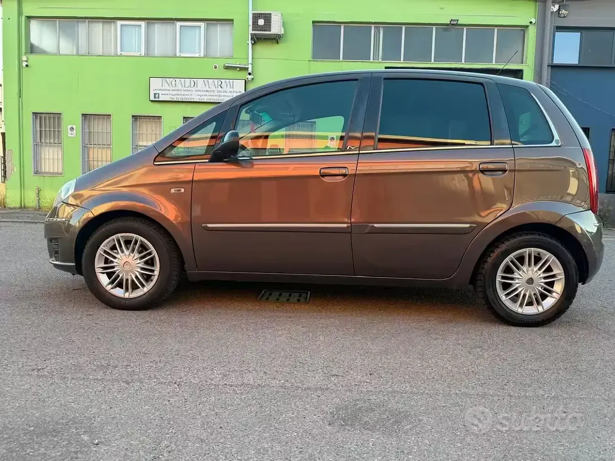 Usata Lancia Musa Gold 95 CV (69 kW) 2010 Marrone Monovolume
