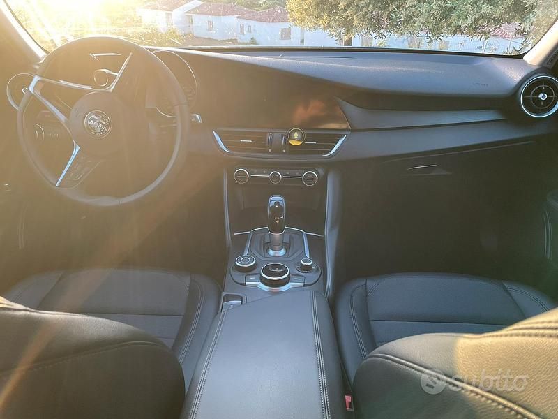 Usata Alfa Romeo Giulia Super 180 CV (132 kW) 2018 Grigio Berlina