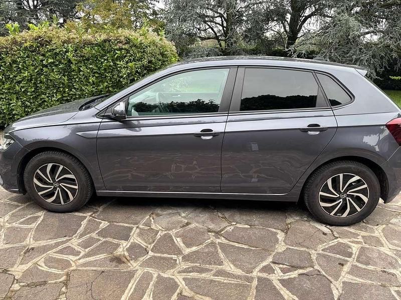 Grigio Usata 2022 VW Polo Tre volumi | 17.000 € - Immagine 1/4