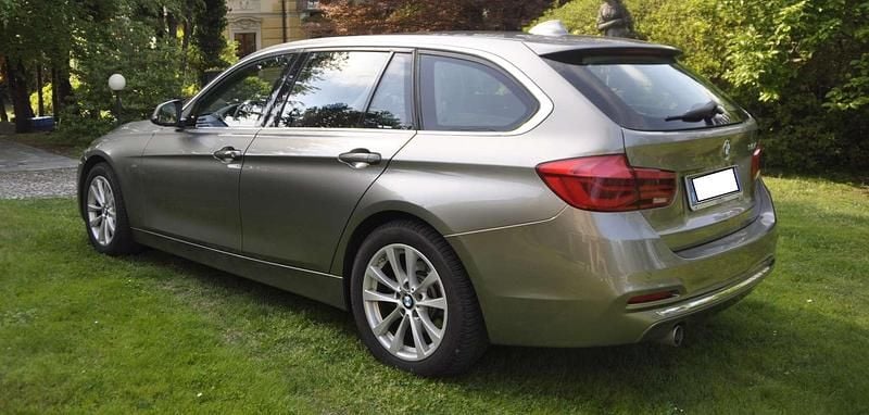 Usata BMW 318 Luxury Line 150 CV (110 kW) 2015 Grigio Station wagon