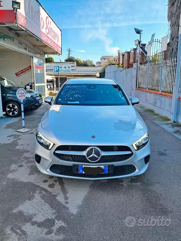 Usata Mercedes A180 Executive 116 CV (85 kW) 2019 Grigio Berlina