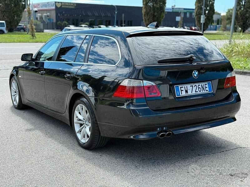 Begagnad BMW 525 197 HK (144 kW) 2009 Svart Kombi