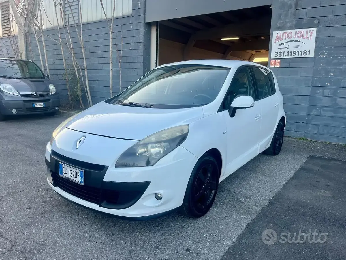 Usata Renault Scénic Luxe 110 CV (80 kW) 2011 Bianco Monovolume