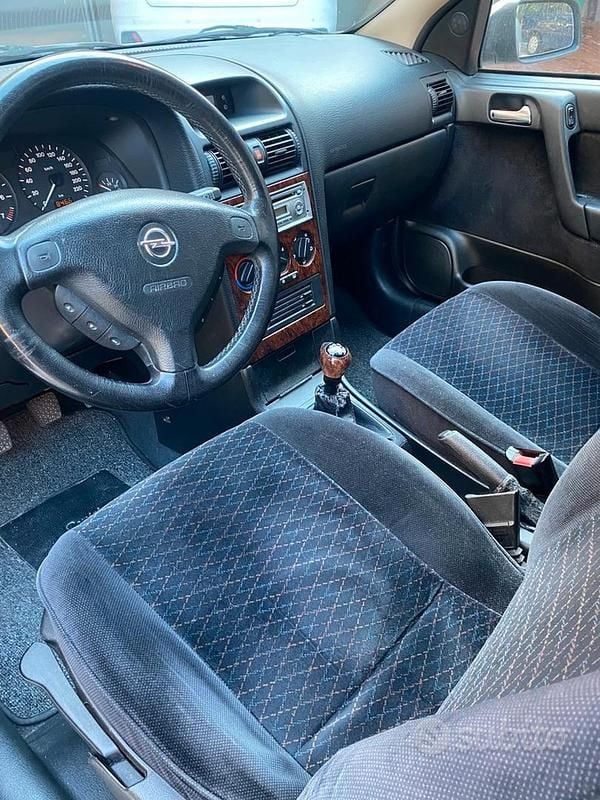 Usata Opel Astra Club 101 CV (74 kW) 2001 Grigio Station wagon
