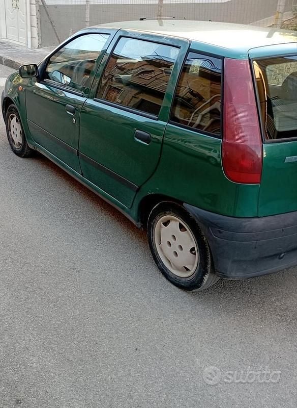 Verde Usata 1998 Fiat Punto Due volumi | 500 € (Super prezzo) - Immagine 1/4