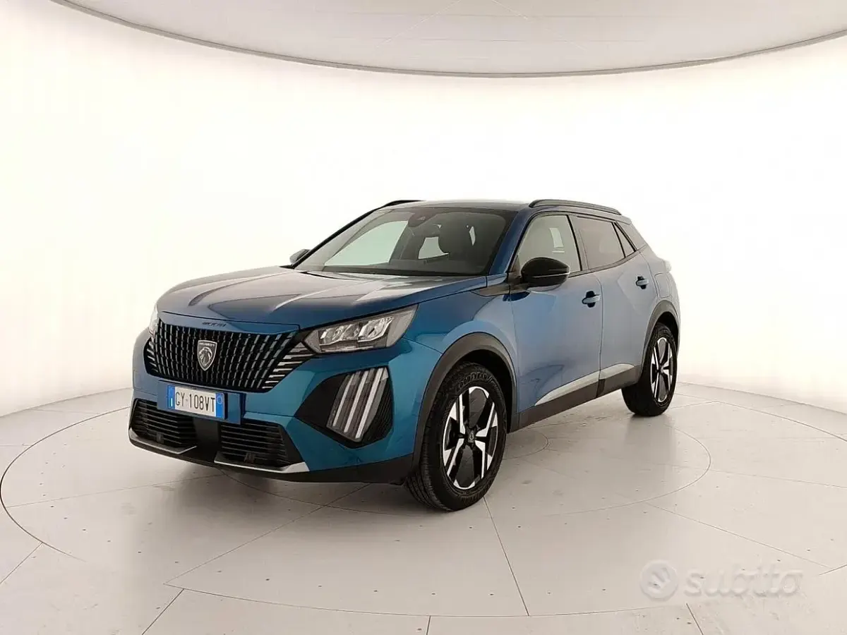 Usata Peugeot 2008 Allure 101 CV (74 kW) 2025 Verde SUV
