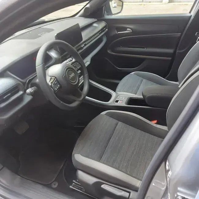 Nuova Jeep Avenger Longitude 101 CV (74 kW) 2026 Grigio SUV