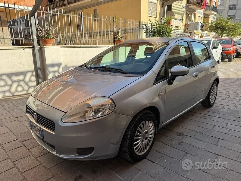 Occasion Fiat Grande Punto Dynamic 90 ch (66 kW) 2009 Gris Citadine