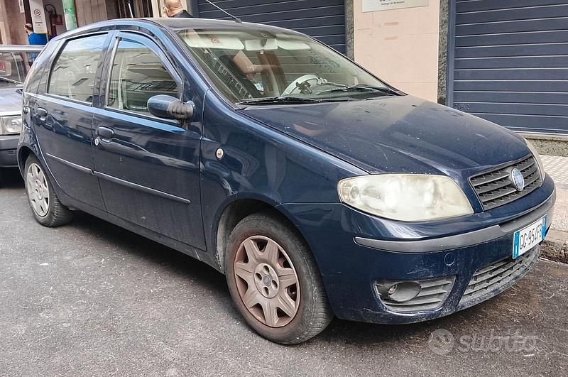 Usata Fiat Punto Dynamic 80 CV (58 kW) 2004 Blu Utilitaria