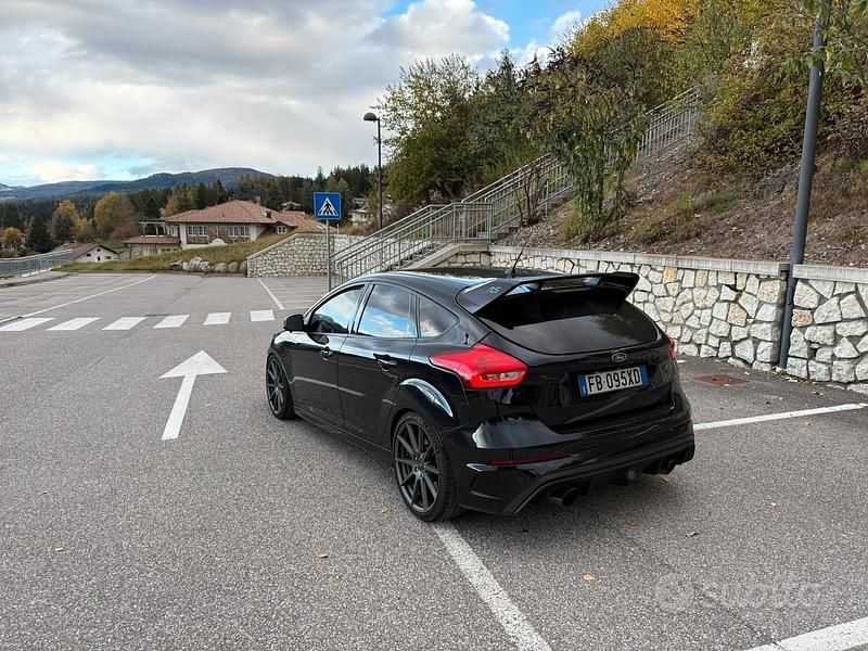 Usata Ford Focus RS 350 CV (257 kW) 2016 Nero Berlina