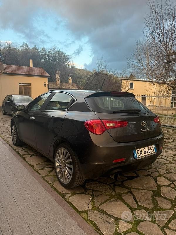 Usata Alfa Romeo Giulietta 170 CV (125 kW) 2012 Grigio Utilitaria