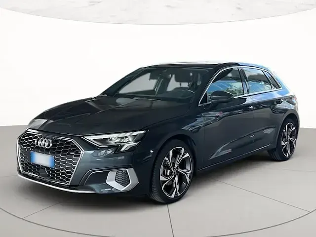 Usata Audi A3 Advanced 110 CV (80 kW) 2022 Grigio manhattan metallizzato Berlina