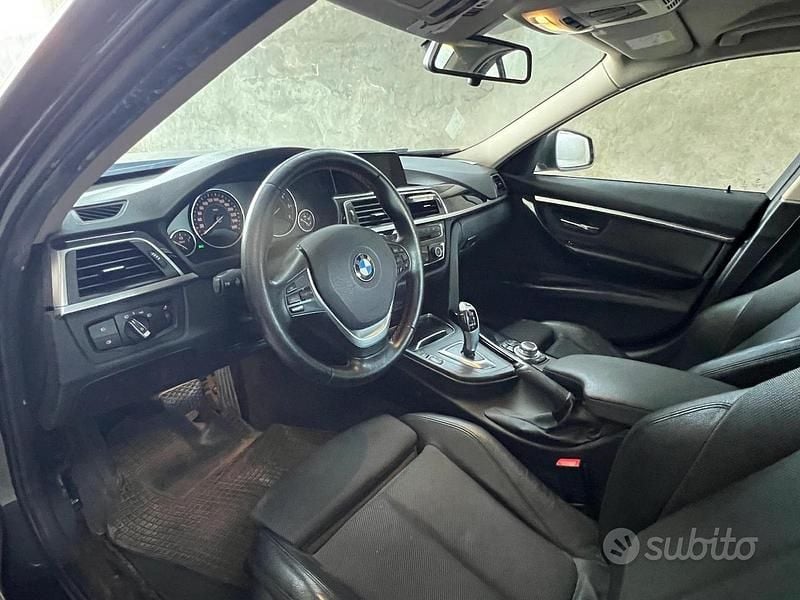 Usata BMW 318 Sport Line 150 CV (110 kW) 2015 Grigio Berlina
