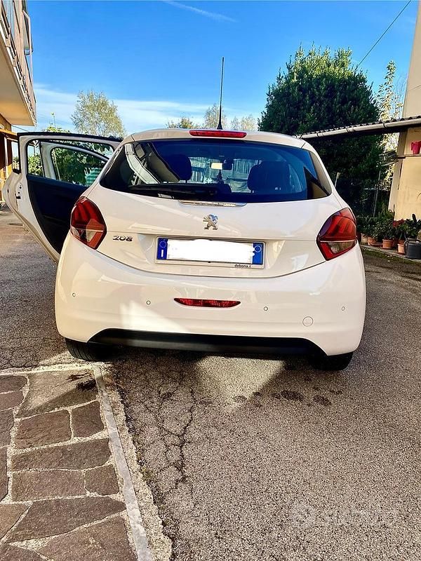 Usata Peugeot 208 75 CV (55 kW) 2019 Bianco Utilitaria