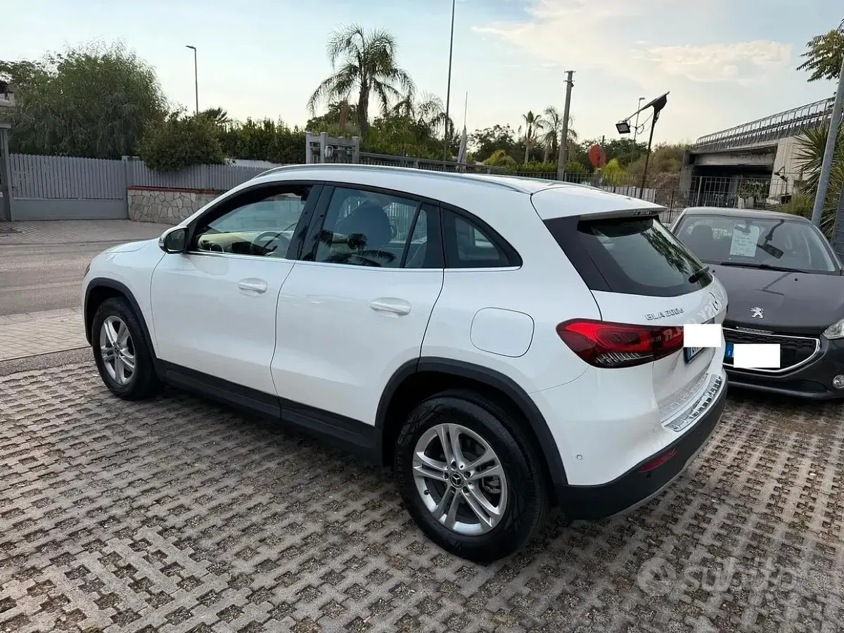 Usata Mercedes GLA200 150 CV (110 kW) 2023 Bianco SUV