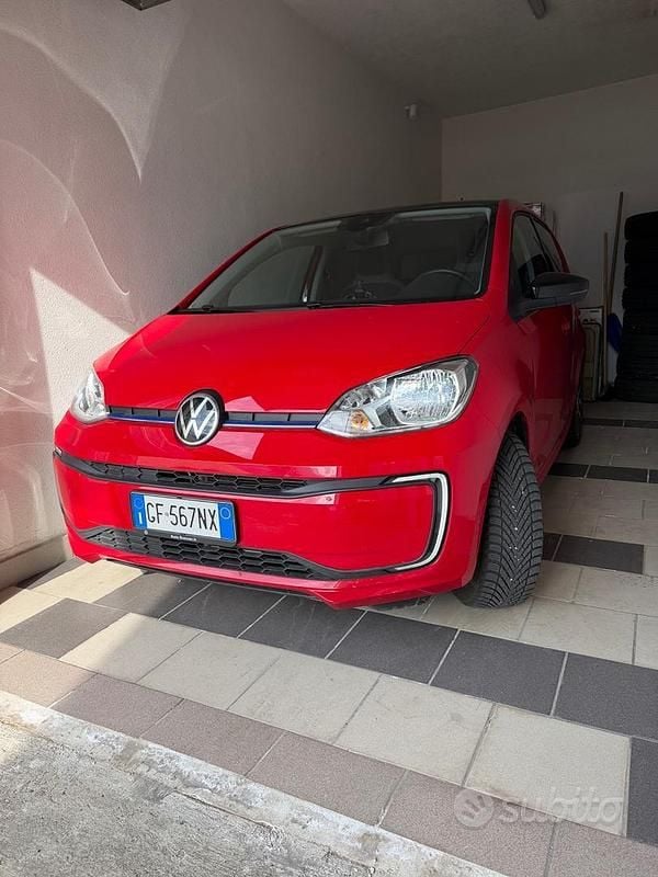Usata VW e-up! 60 kW (82 CV) 2021 Rosso Utilitaria