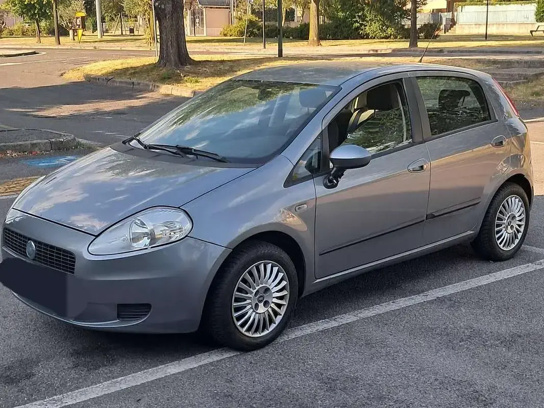 Usata Fiat Grande Punto Dynamic 65 CV (47 kW) 2005 Argento Utilitaria