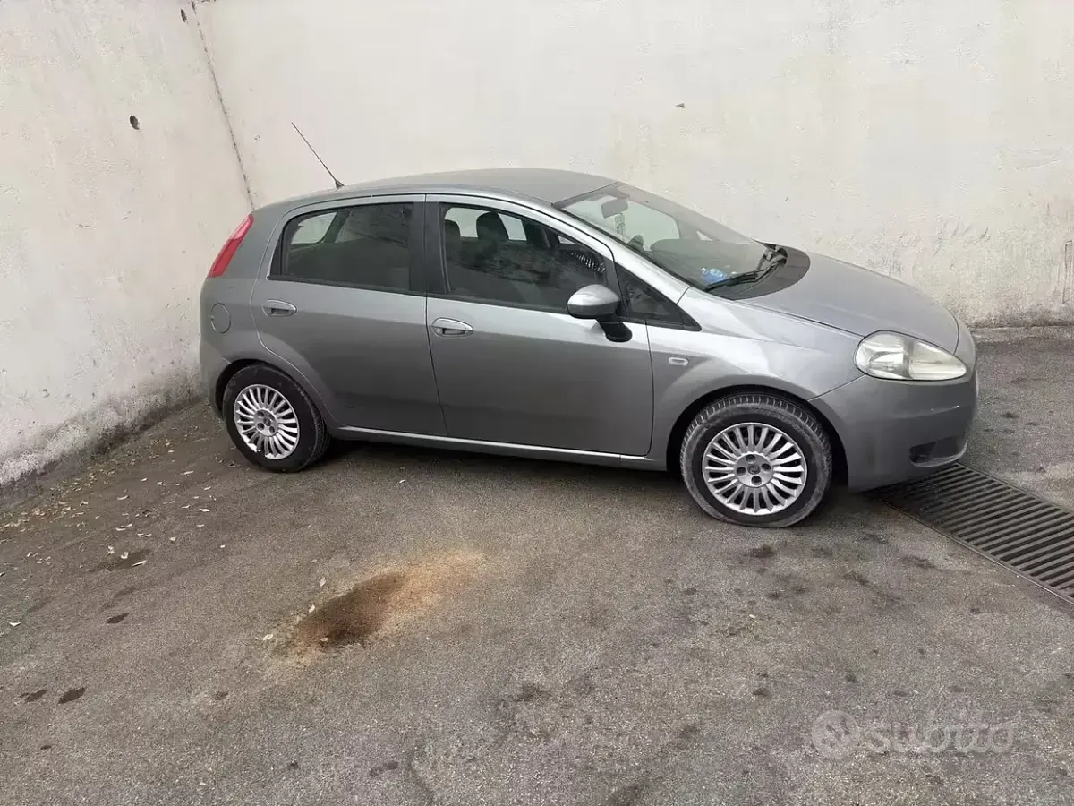 Usata Fiat Grande Punto 65 CV (47 kW) 2006 Grigio Utilitaria