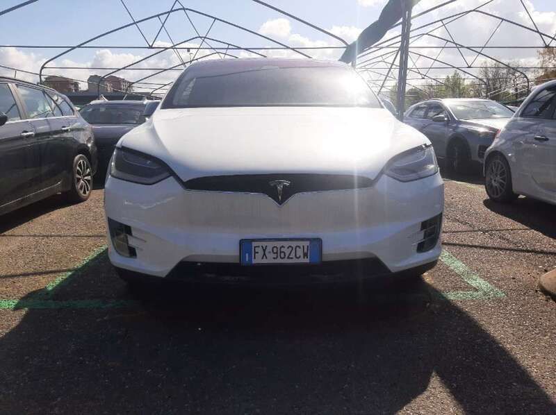 Bianco met Usata 2019 Tesla Model X Long Range SUV | 41.100 € (Buon prezzo) - Immagine 1/4