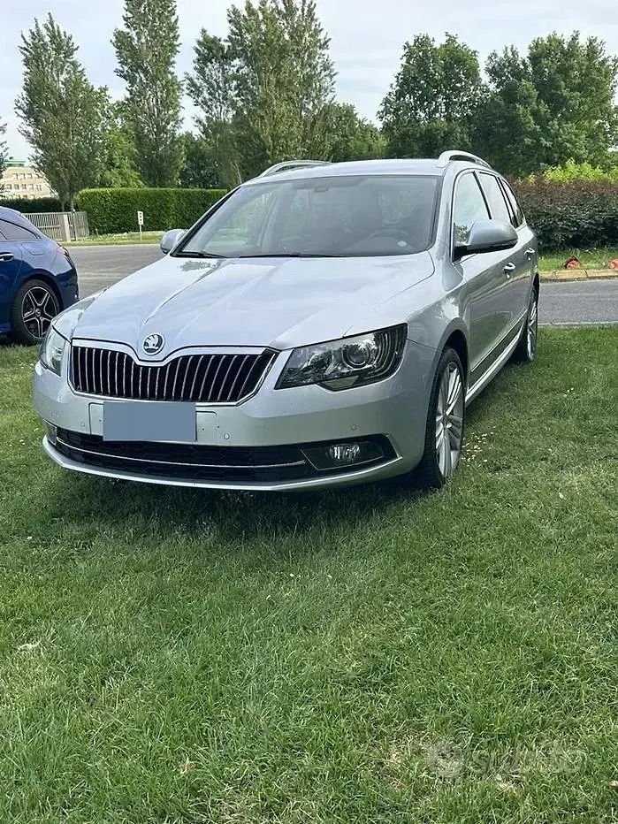 Usata Skoda Superb 170 CV (125 kW) 2014 Grigio Station wagon