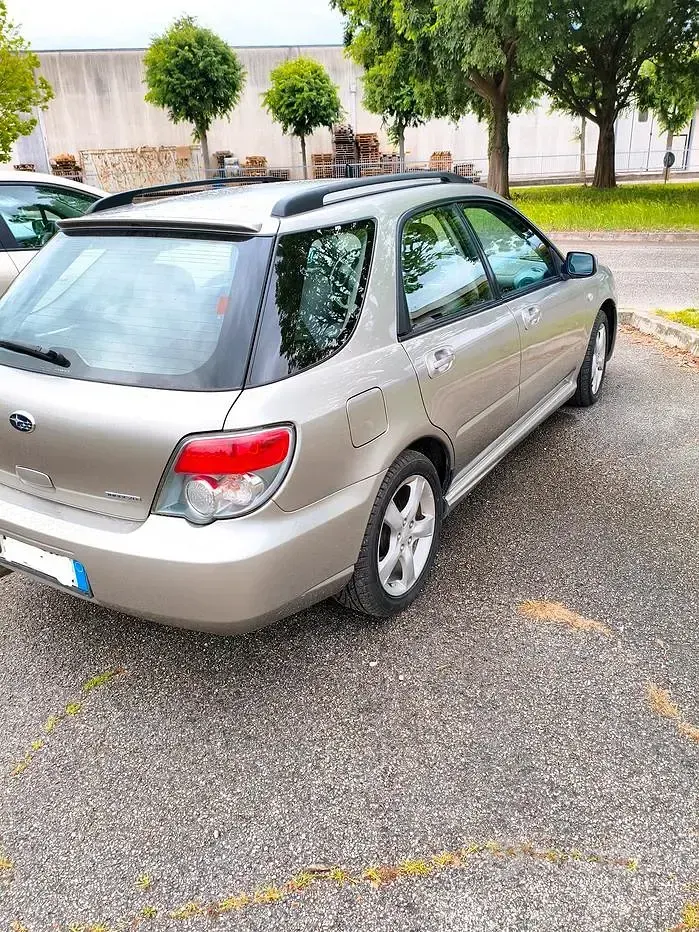 Usata Subaru Impreza 160 CV (117 kW) 2006 Grigio Station wagon